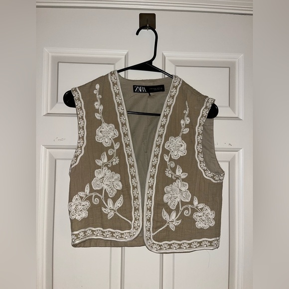 Zara Jackets & Blazers - Zara Floral Vest (Never Been Worn)